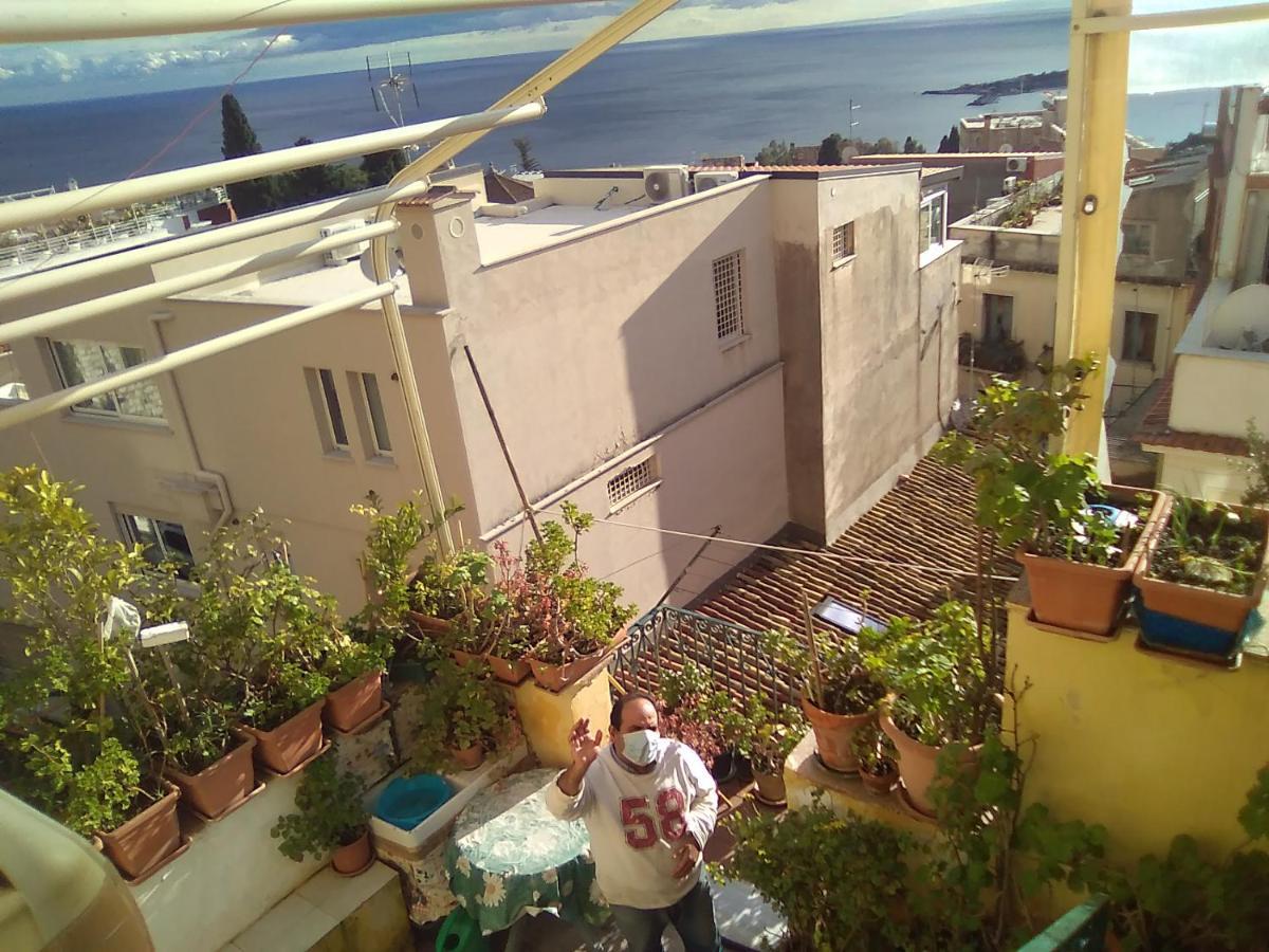Room In Guest Room - Single Room With Shared Bathroom Taormina Buitenkant foto